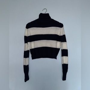 Dertiyle Sweater